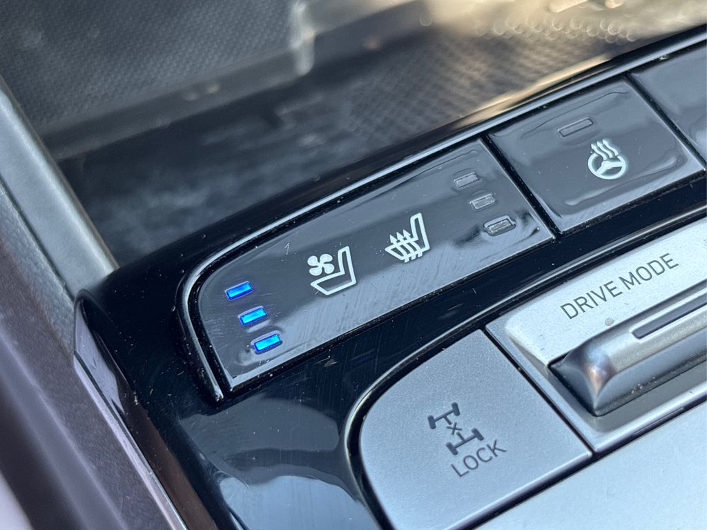 Vehicle image 26 of 44