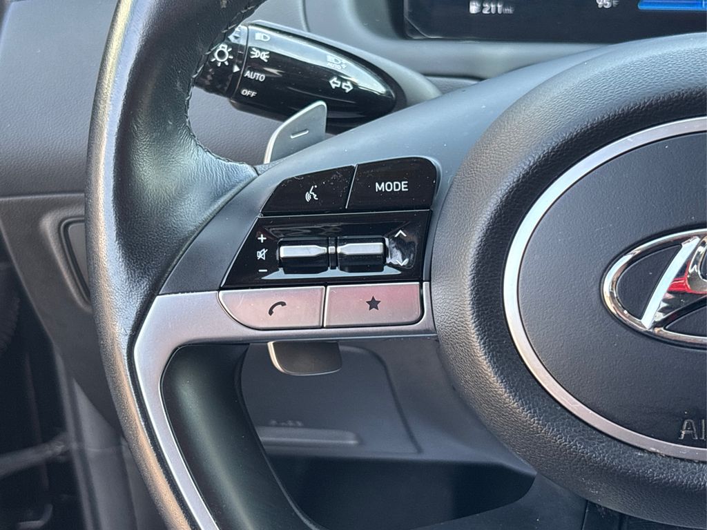 Vehicle image 17 of 44