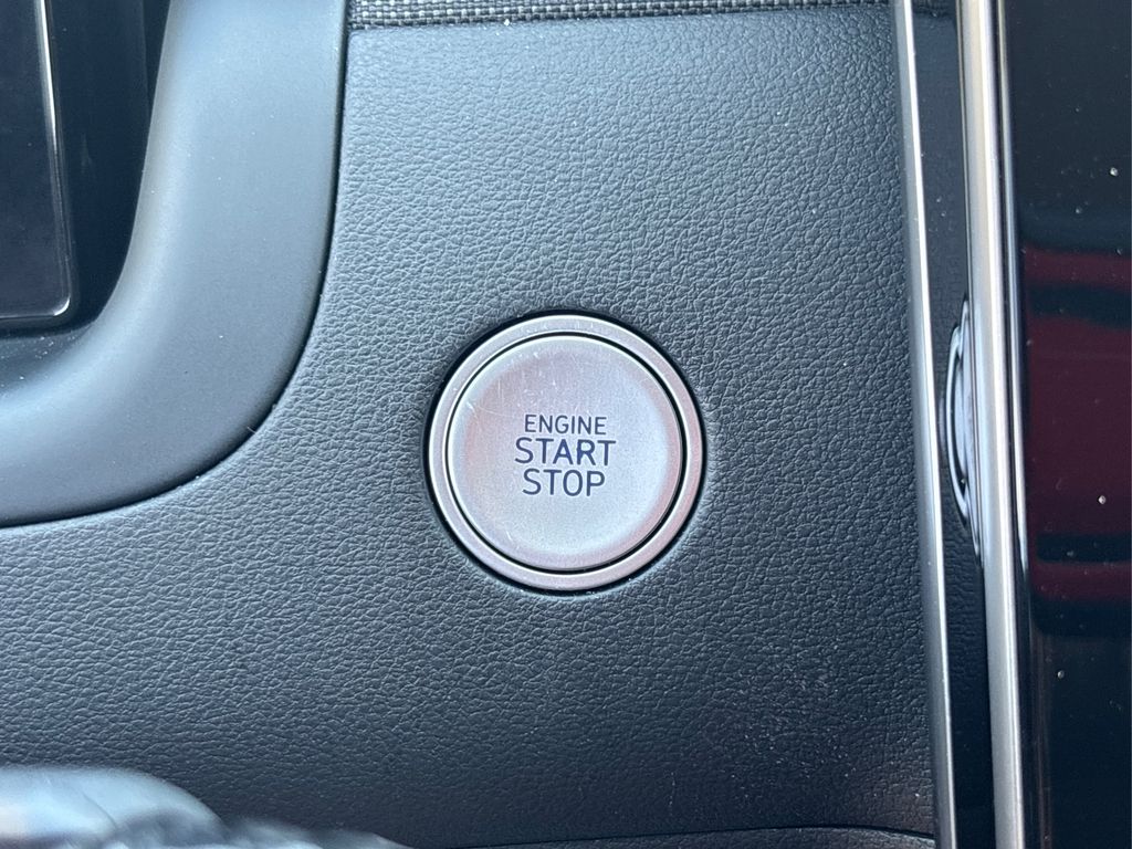 Vehicle image 36 of 44