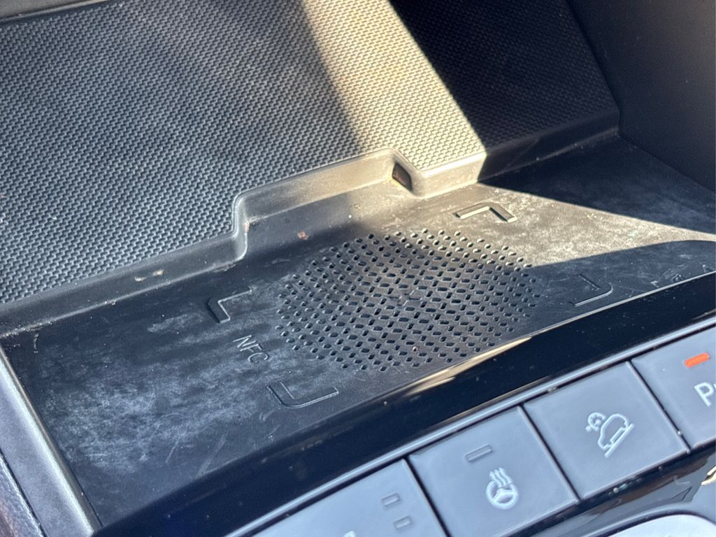 Vehicle image 31 of 44