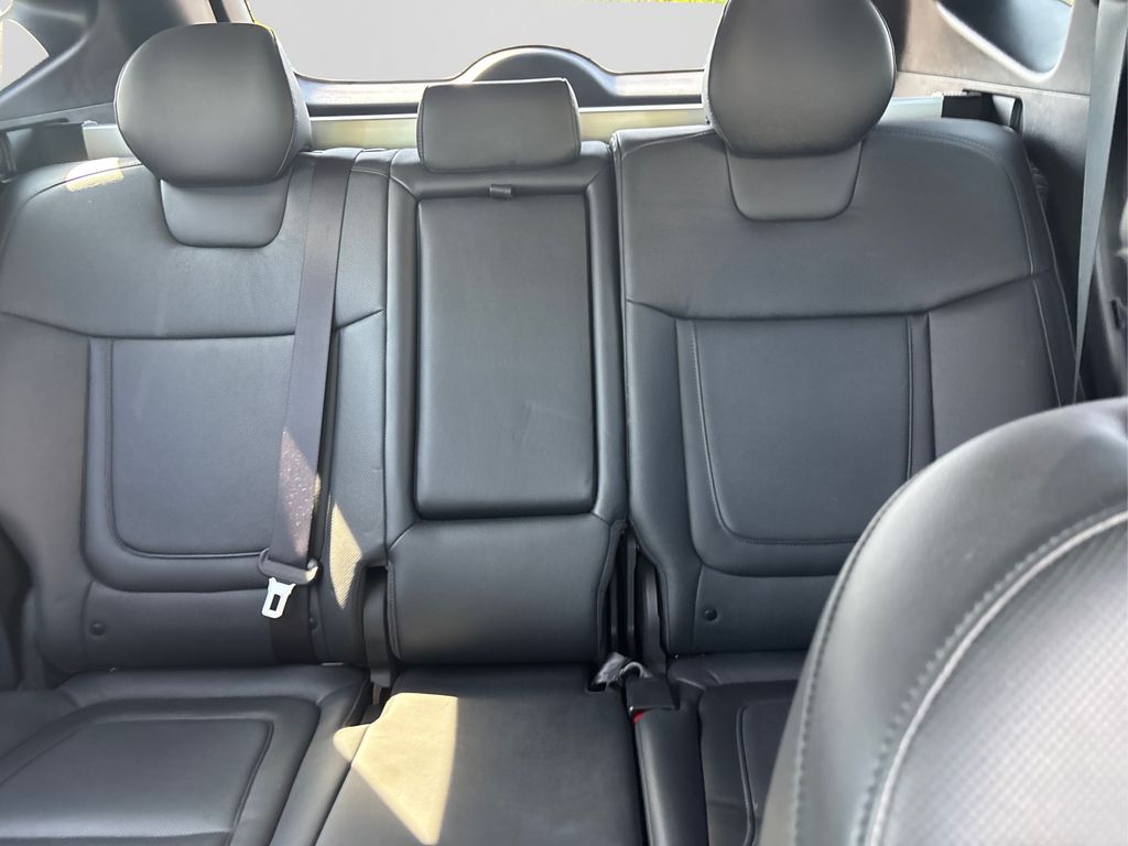Vehicle image 12 of 44