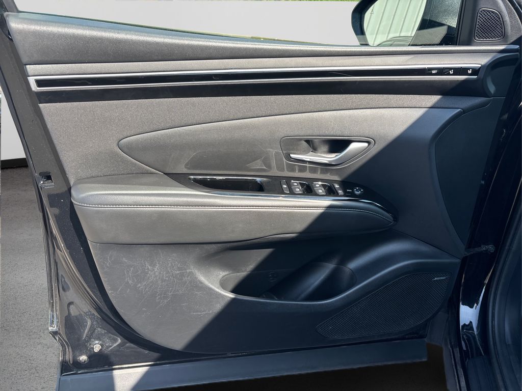 Vehicle image 24 of 44