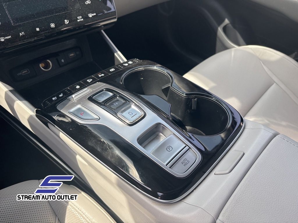 Vehicle image 33 of 36