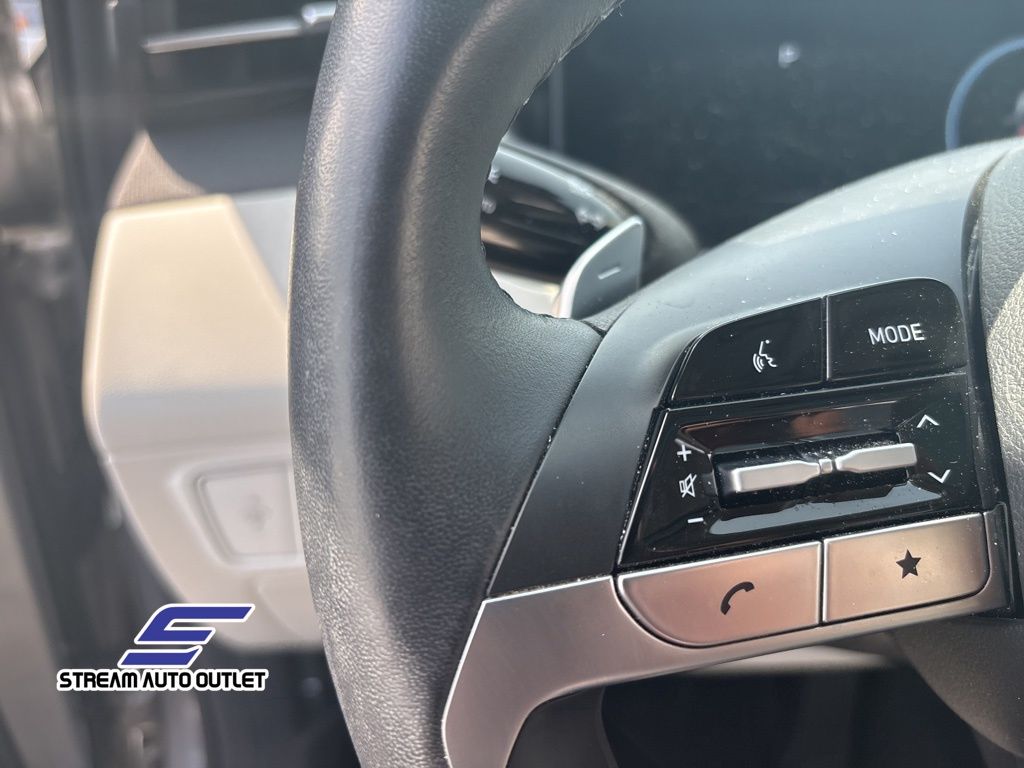 Vehicle image 26 of 36