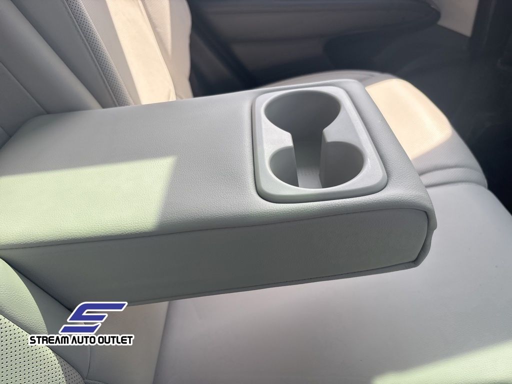 Vehicle image 15 of 36
