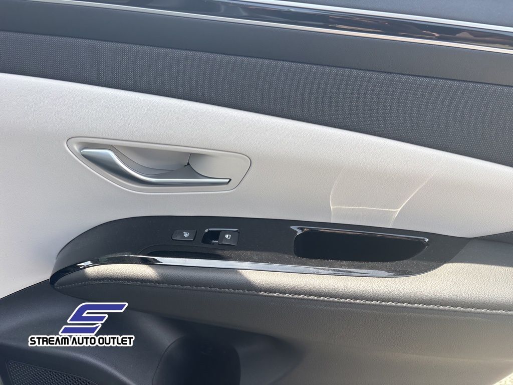 Vehicle image 14 of 36