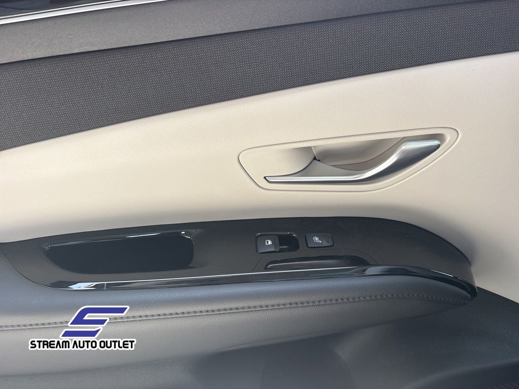 Vehicle image 19 of 36