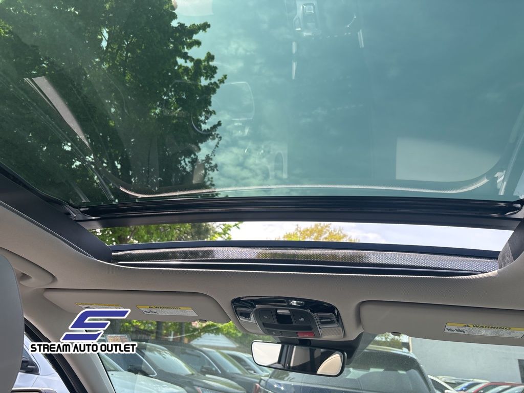 Vehicle image 18 of 36