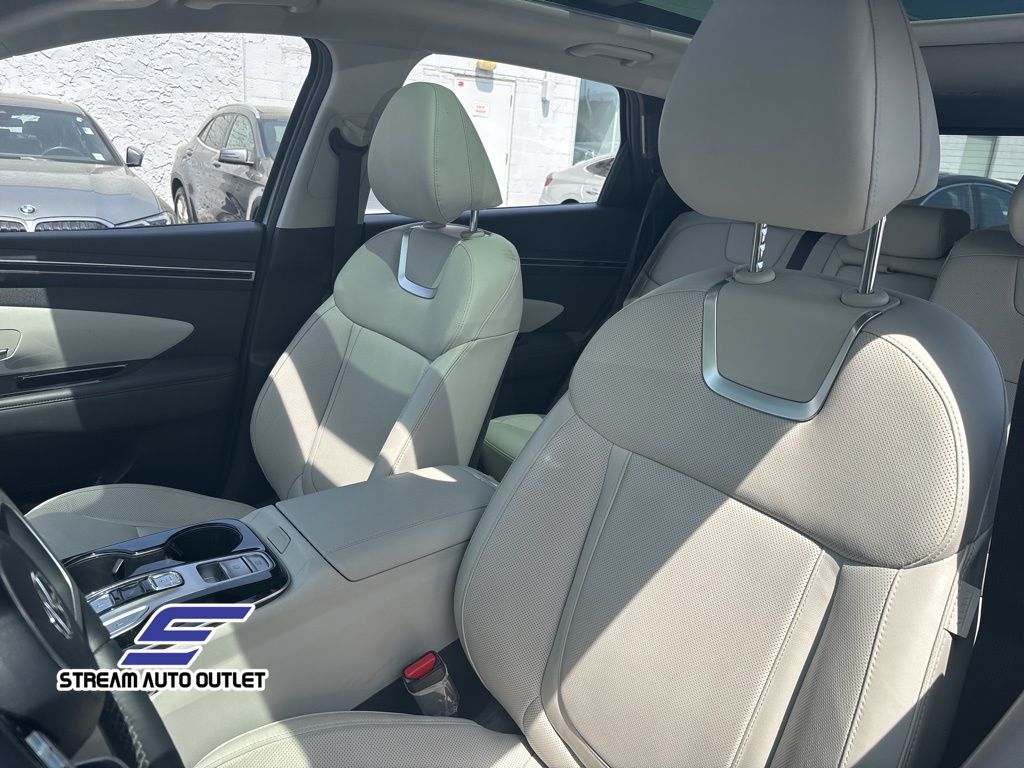 Vehicle image 23 of 36