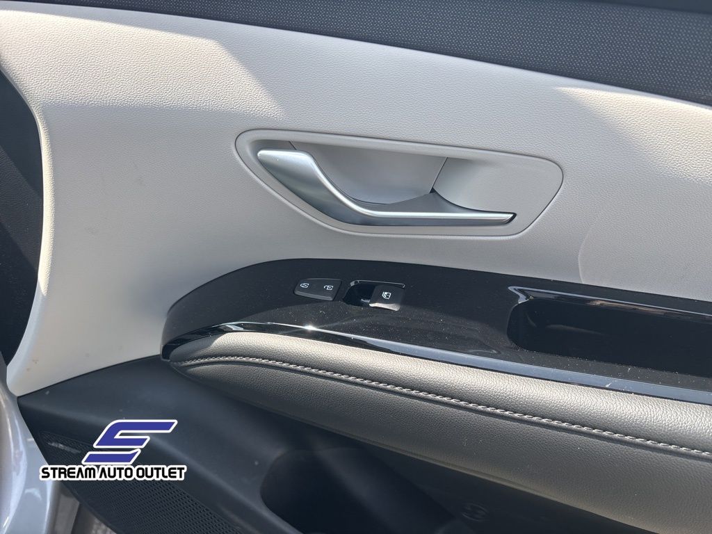Vehicle image 11 of 36
