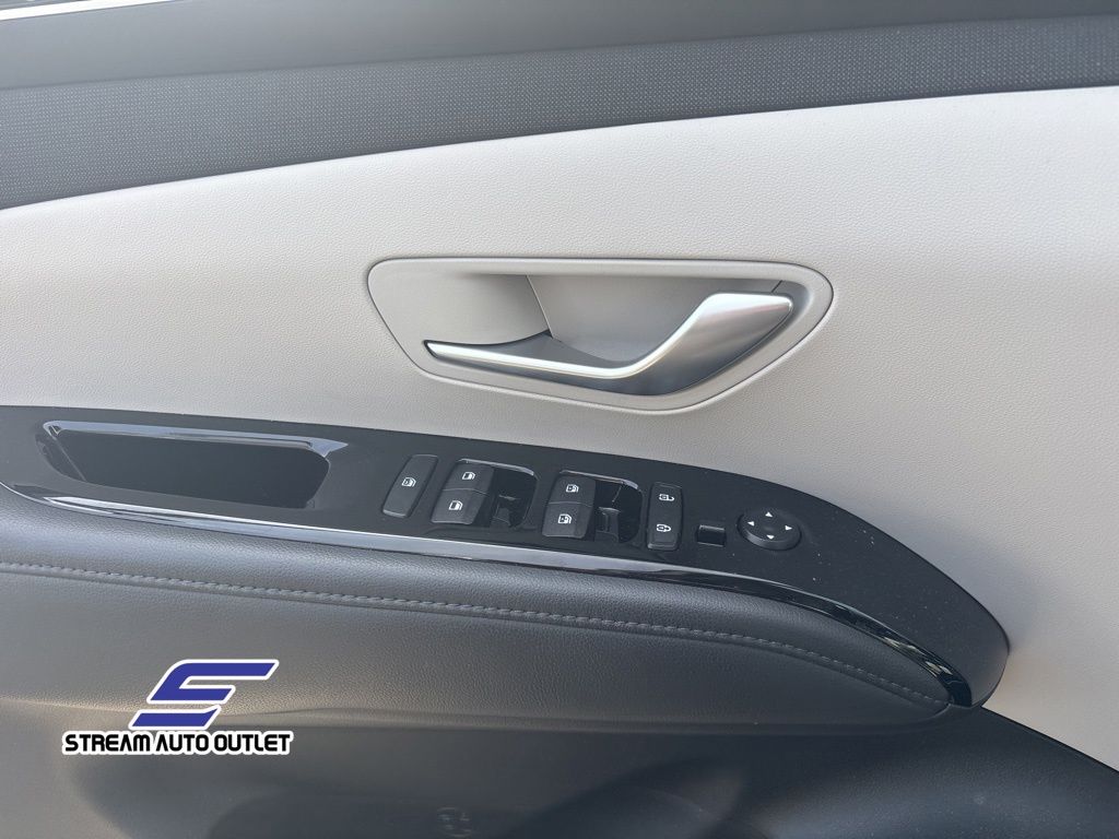 Vehicle image 24 of 36