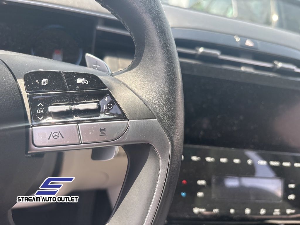 Vehicle image 27 of 36