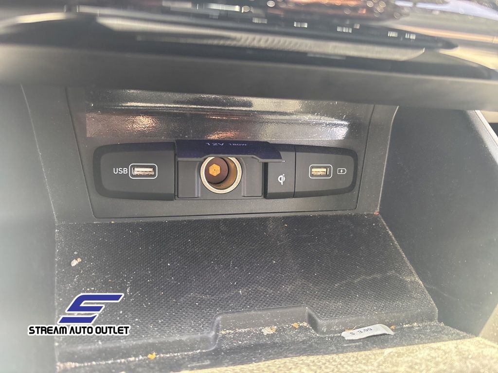 Vehicle image 32 of 36