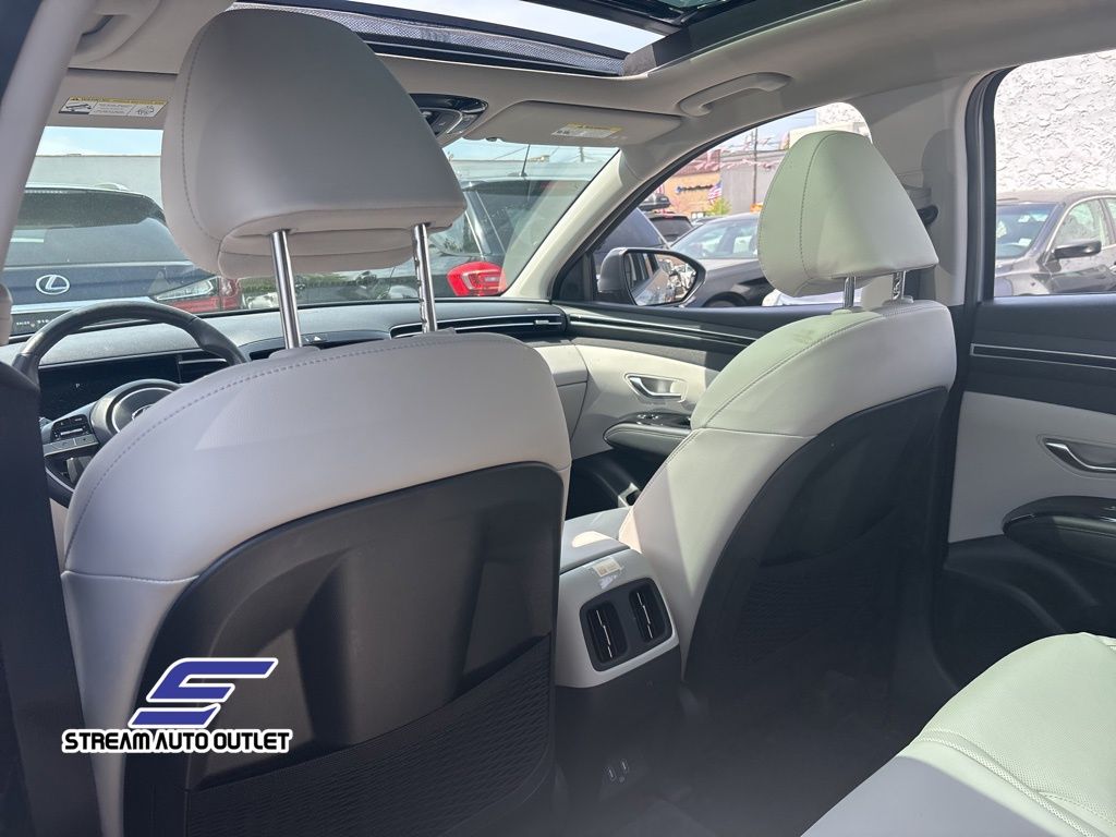 Vehicle image 20 of 36