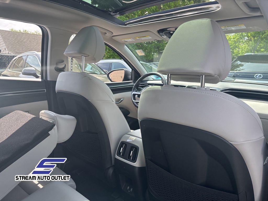 Vehicle image 13 of 36