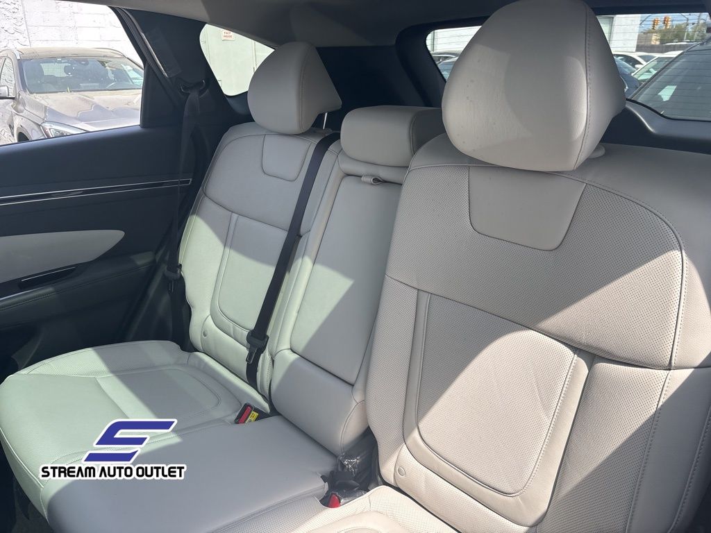 Vehicle image 21 of 36