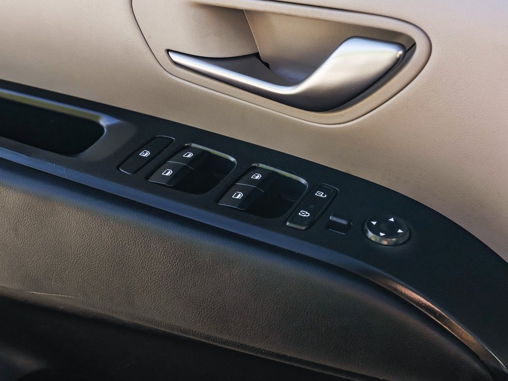 Vehicle image 12 of 39