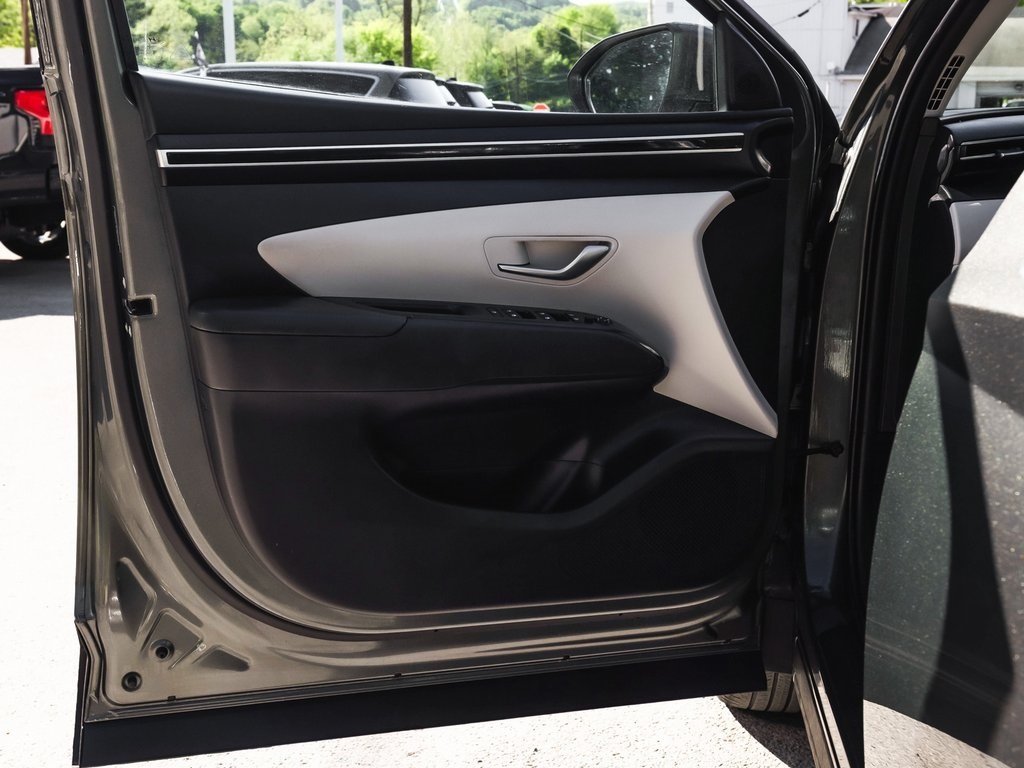 Vehicle image 11 of 39