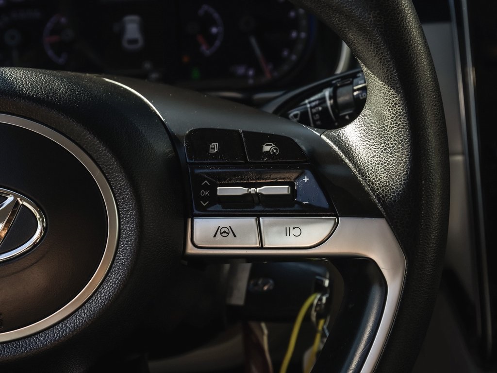 Vehicle image 25 of 39