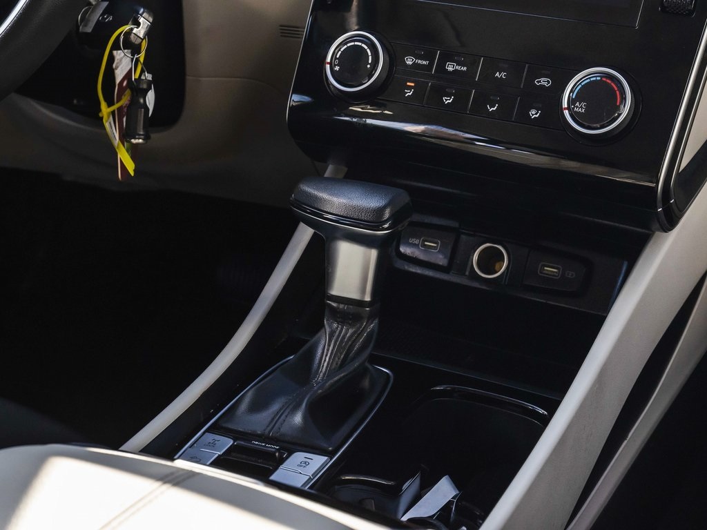 Vehicle image 22 of 39