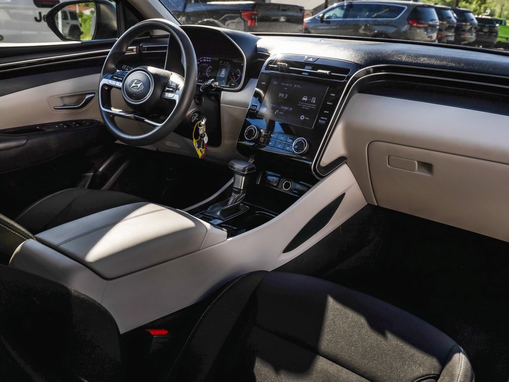 Vehicle image 33 of 39