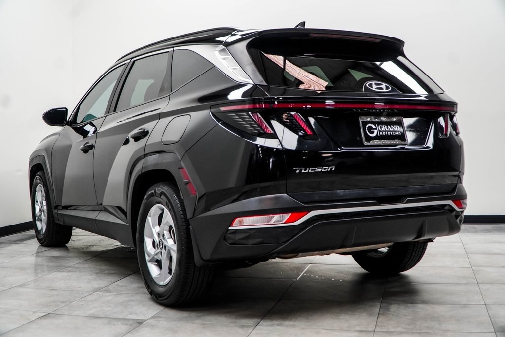 Vehicle image 7 of 43