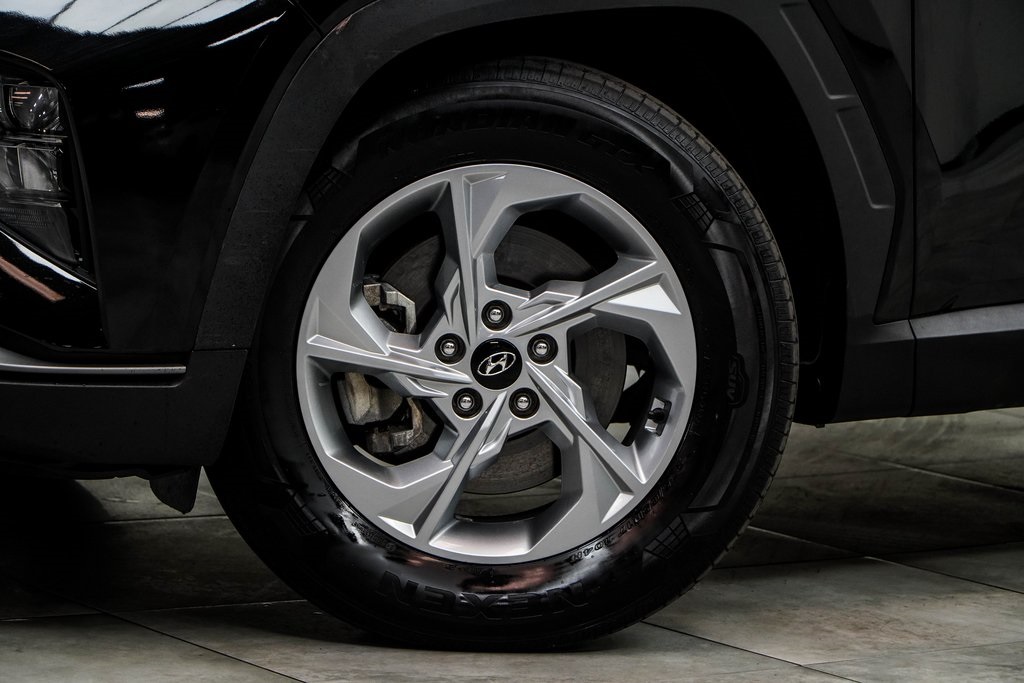 Vehicle image 11 of 43