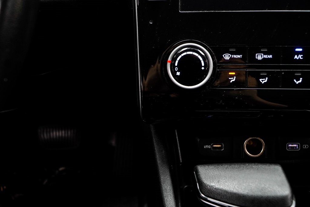 Vehicle image 36 of 43