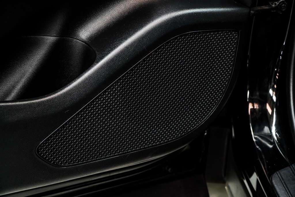 Vehicle image 28 of 43