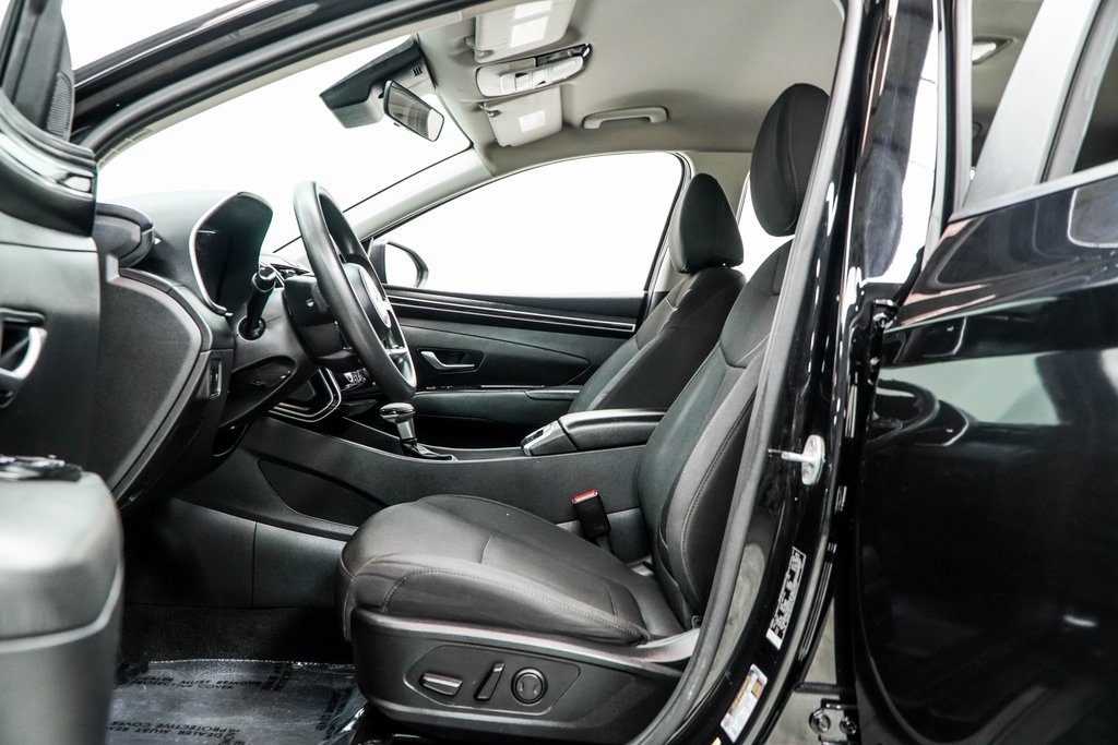 Vehicle image 16 of 43