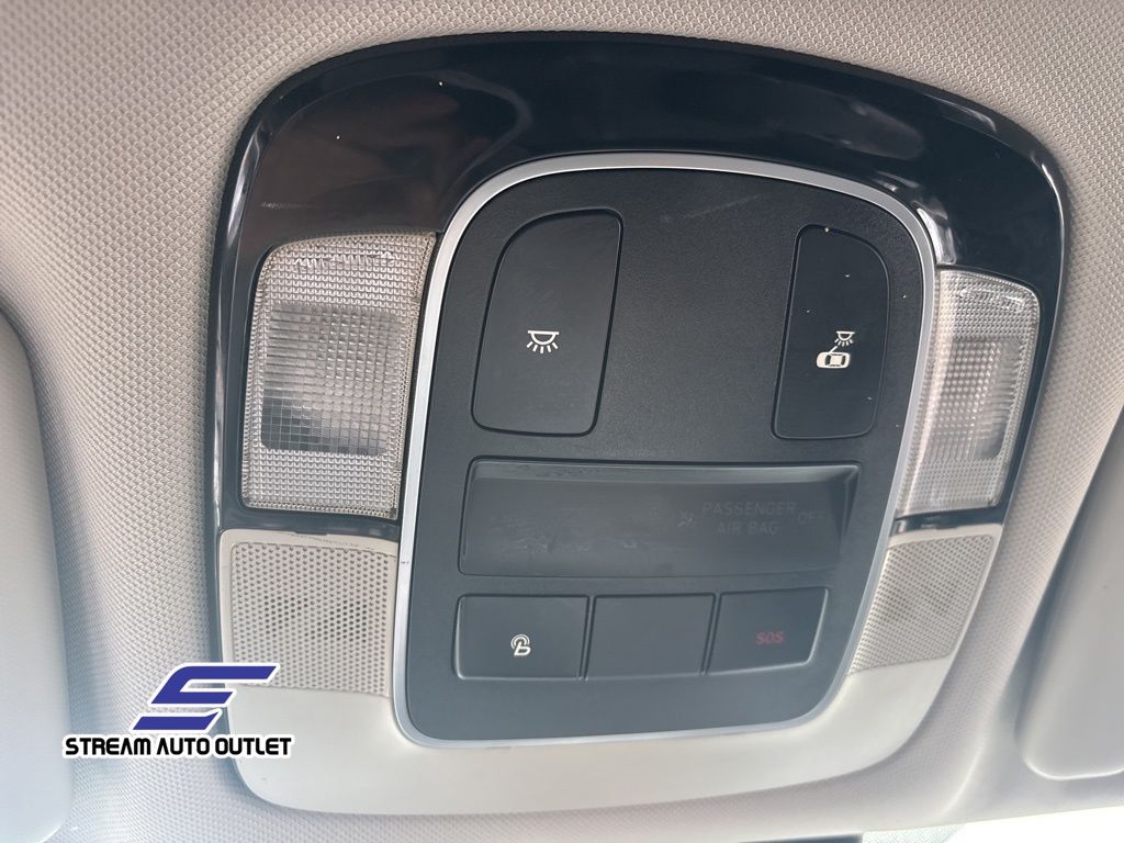Vehicle image 28 of 35