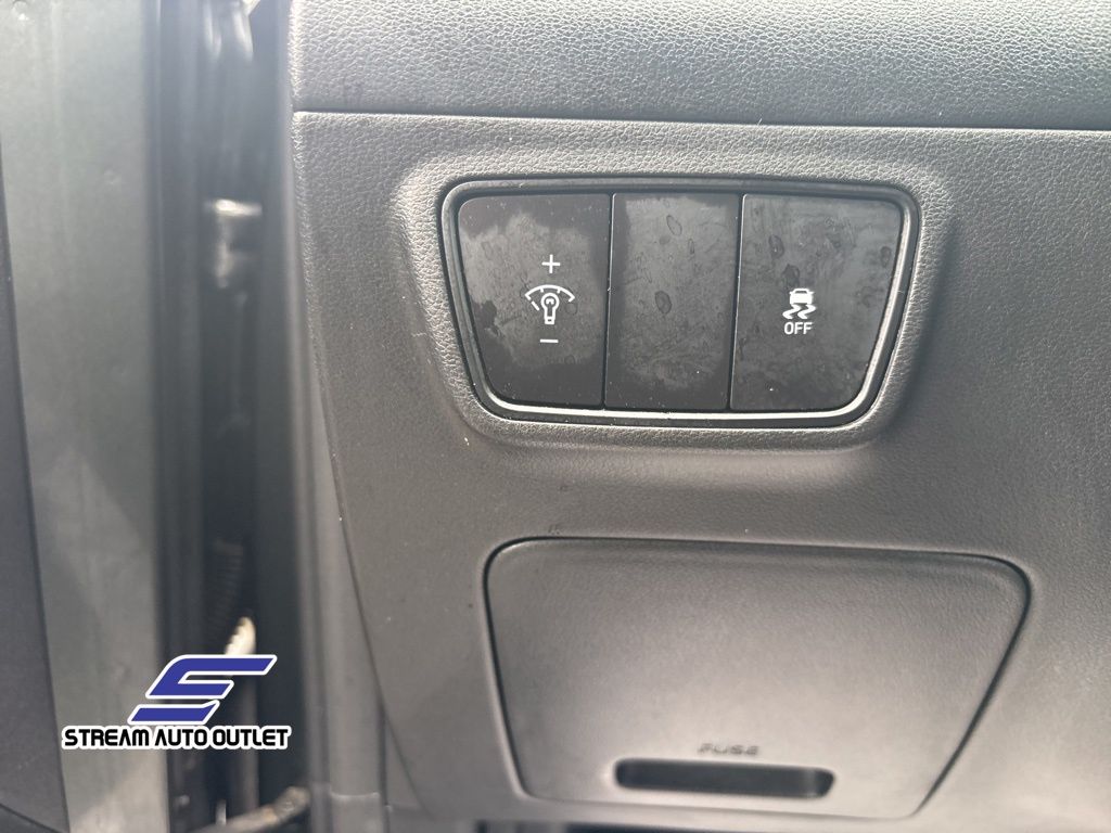 Vehicle image 24 of 35
