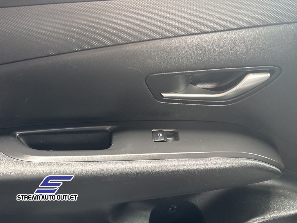Vehicle image 18 of 35
