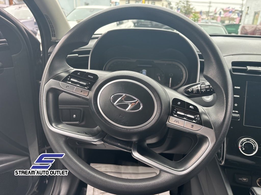 Vehicle image 27 of 35