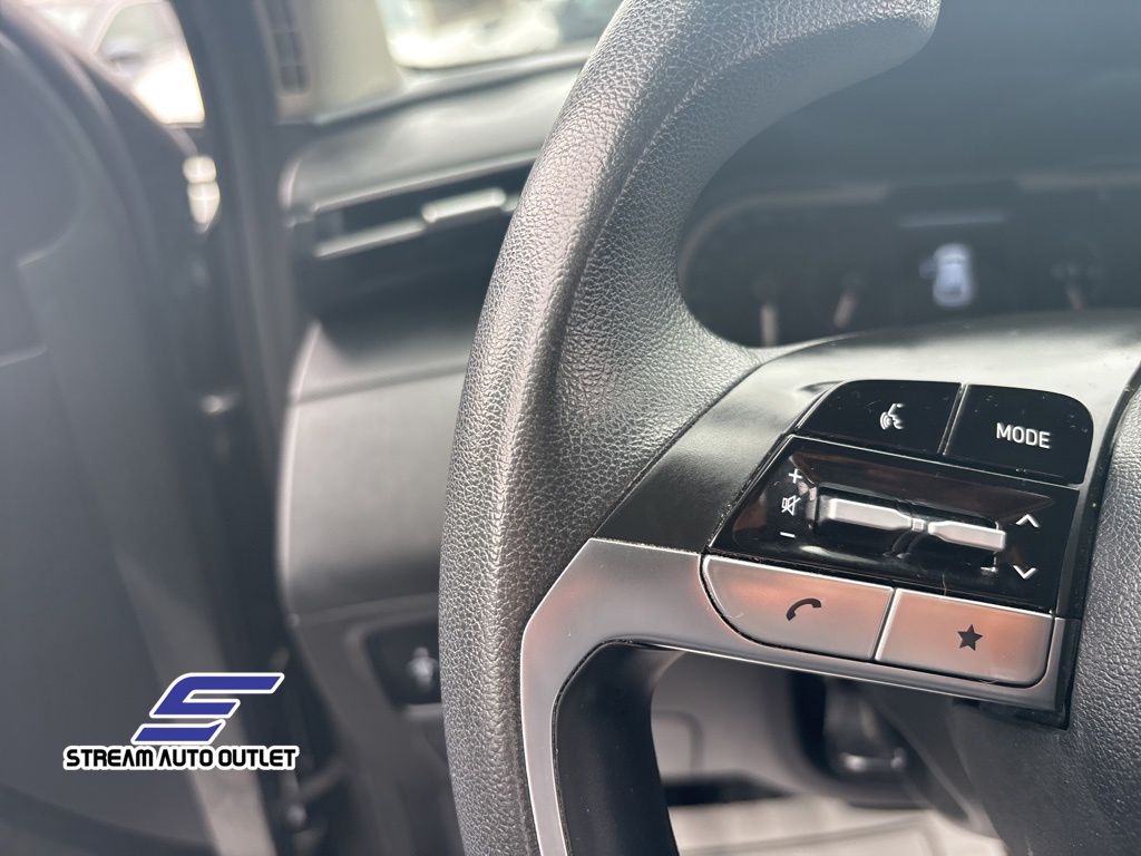 Vehicle image 25 of 35