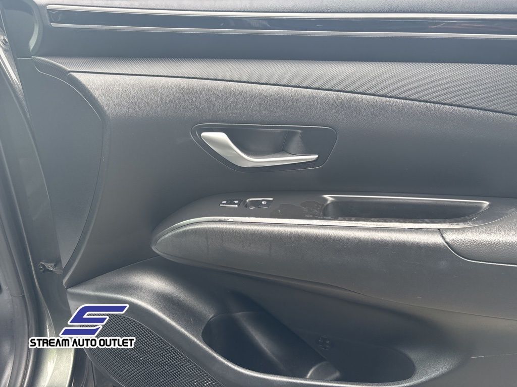 Vehicle image 11 of 35
