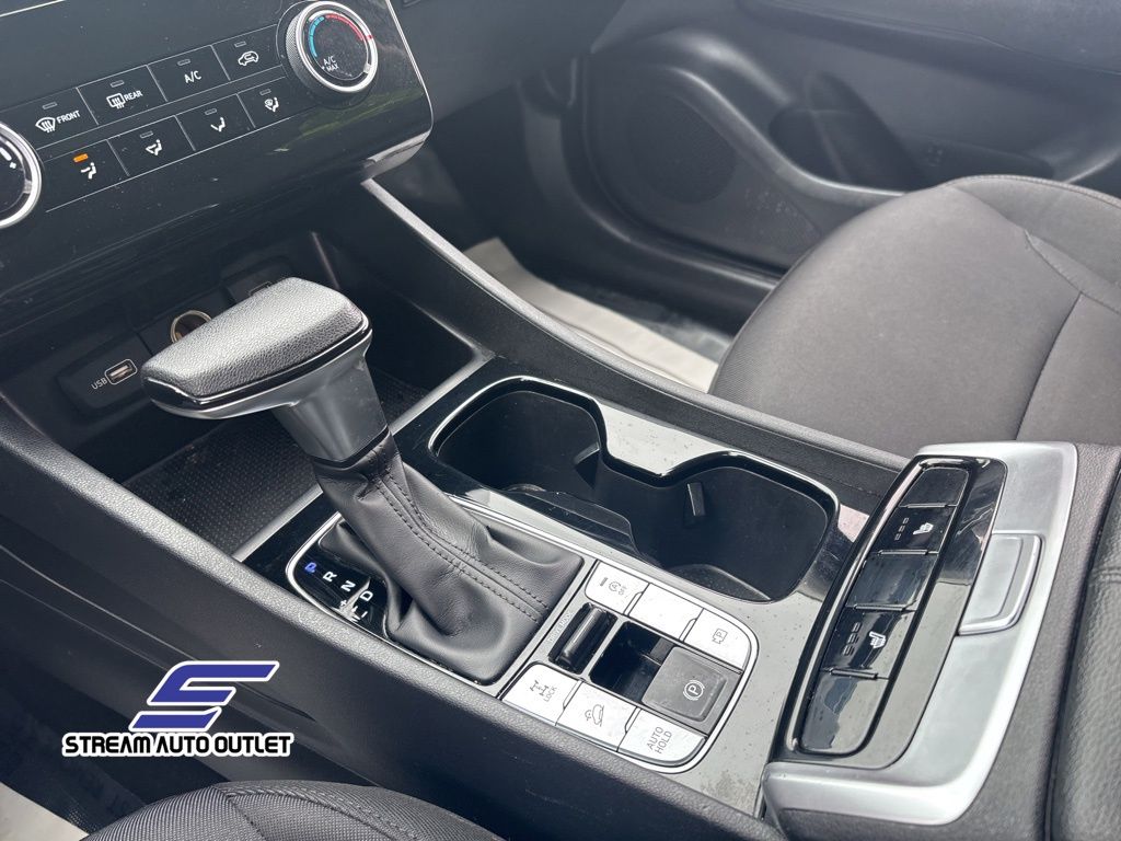 Vehicle image 31 of 35