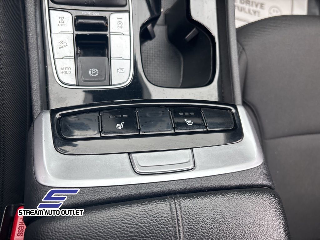 Vehicle image 32 of 35
