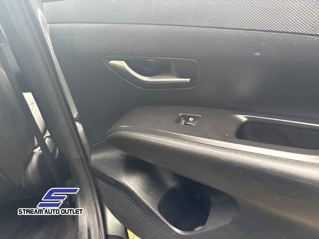 Vehicle image 14 of 35