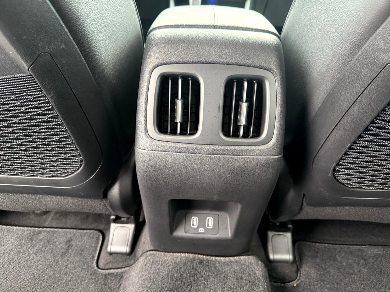 Vehicle image 28 of 40