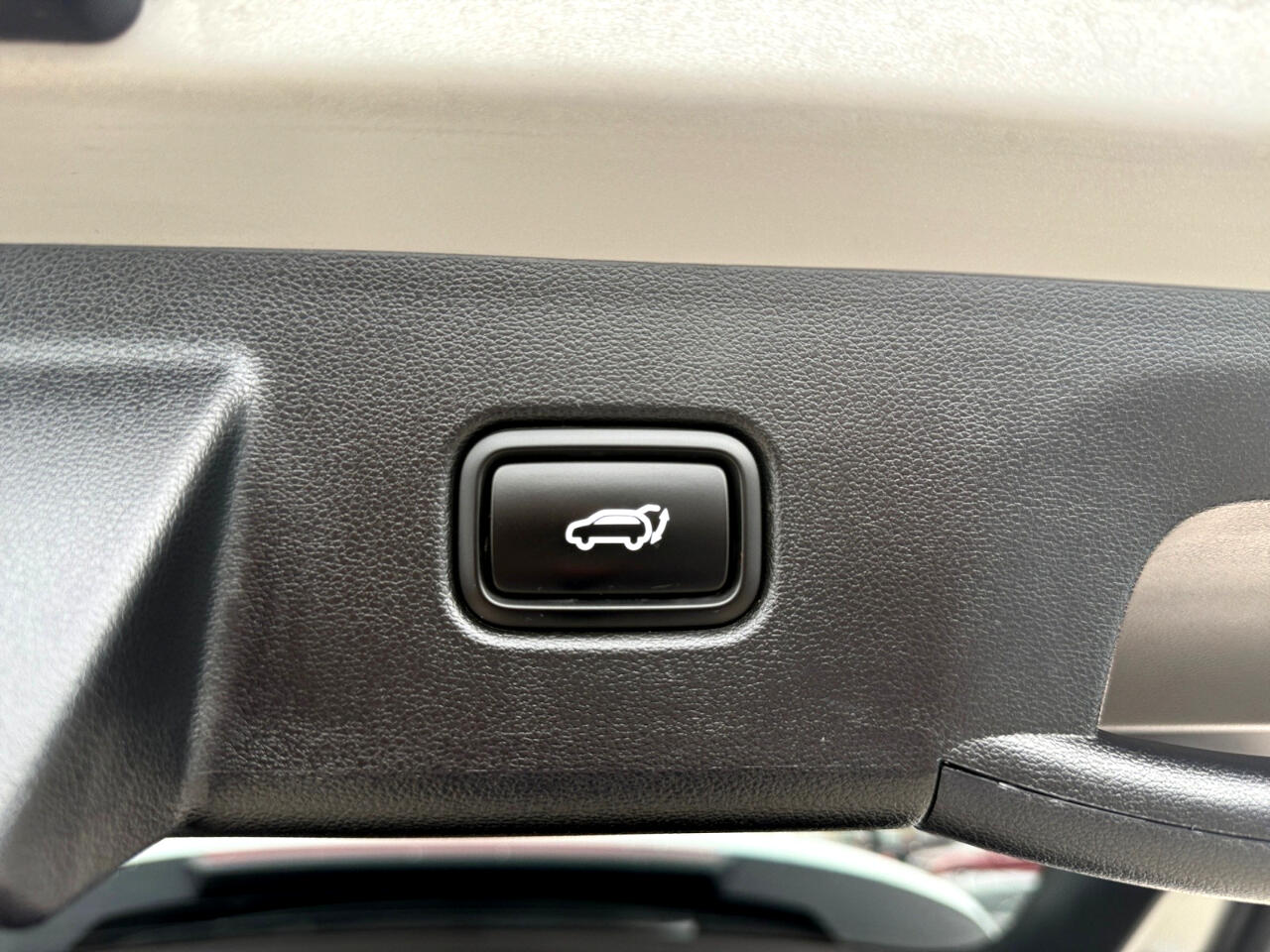 Vehicle image 30 of 40