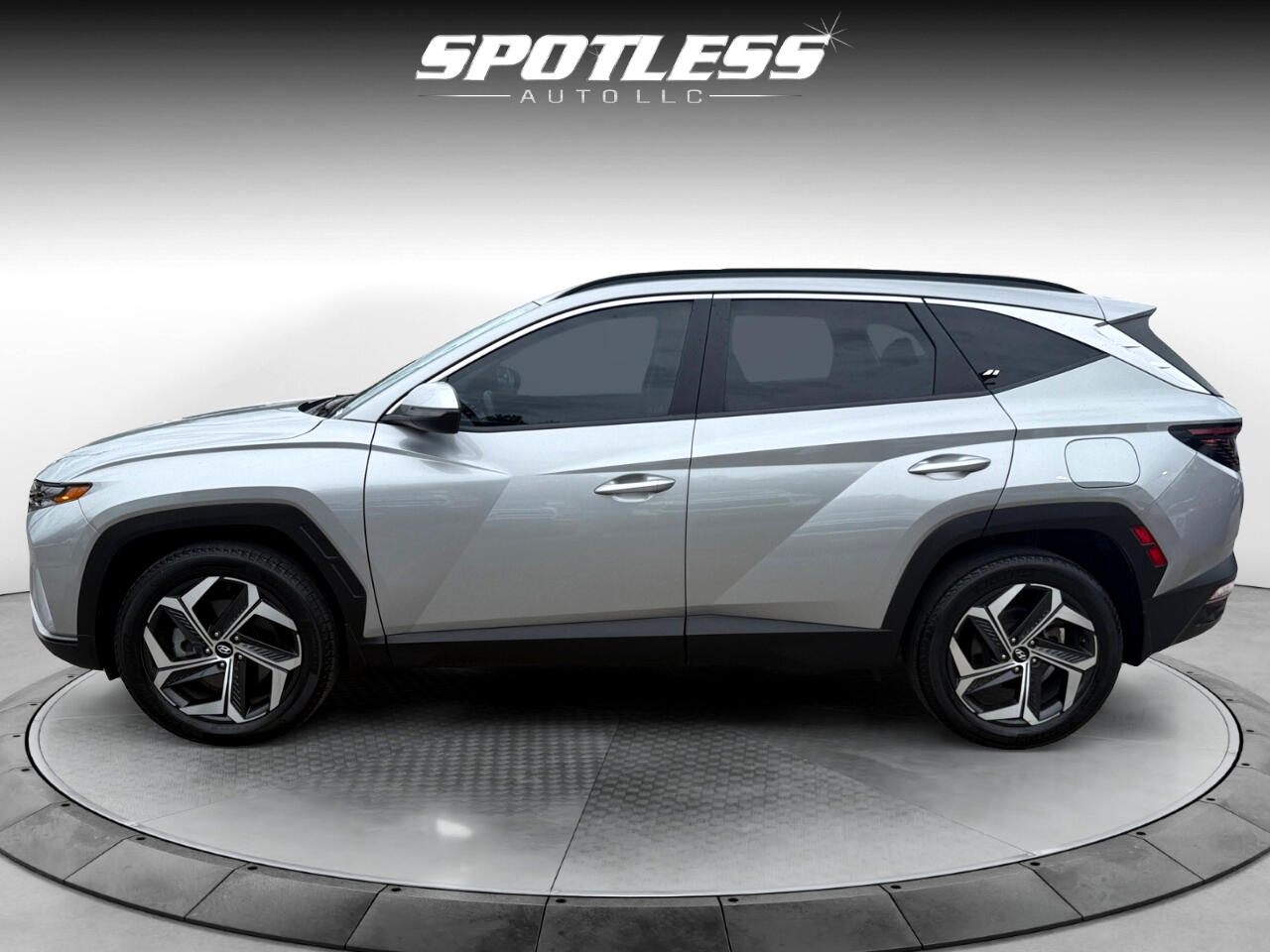 Vehicle image 10 of 40