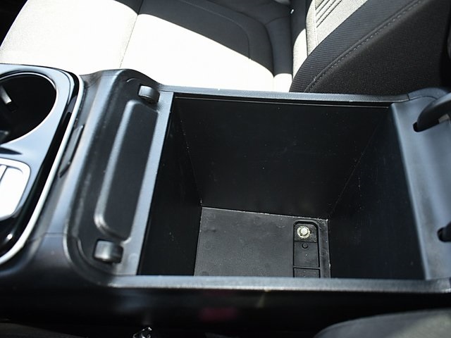 Vehicle image 32 of 40