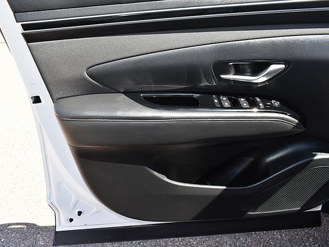 Vehicle image 30 of 40
