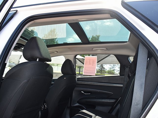 Vehicle image 21 of 40