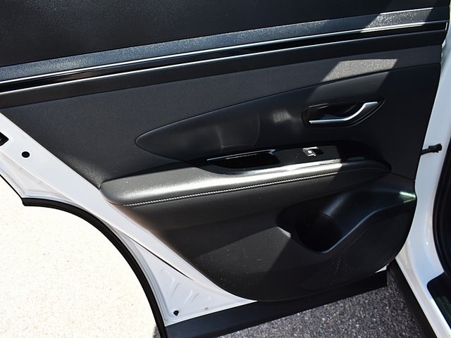 Vehicle image 31 of 40