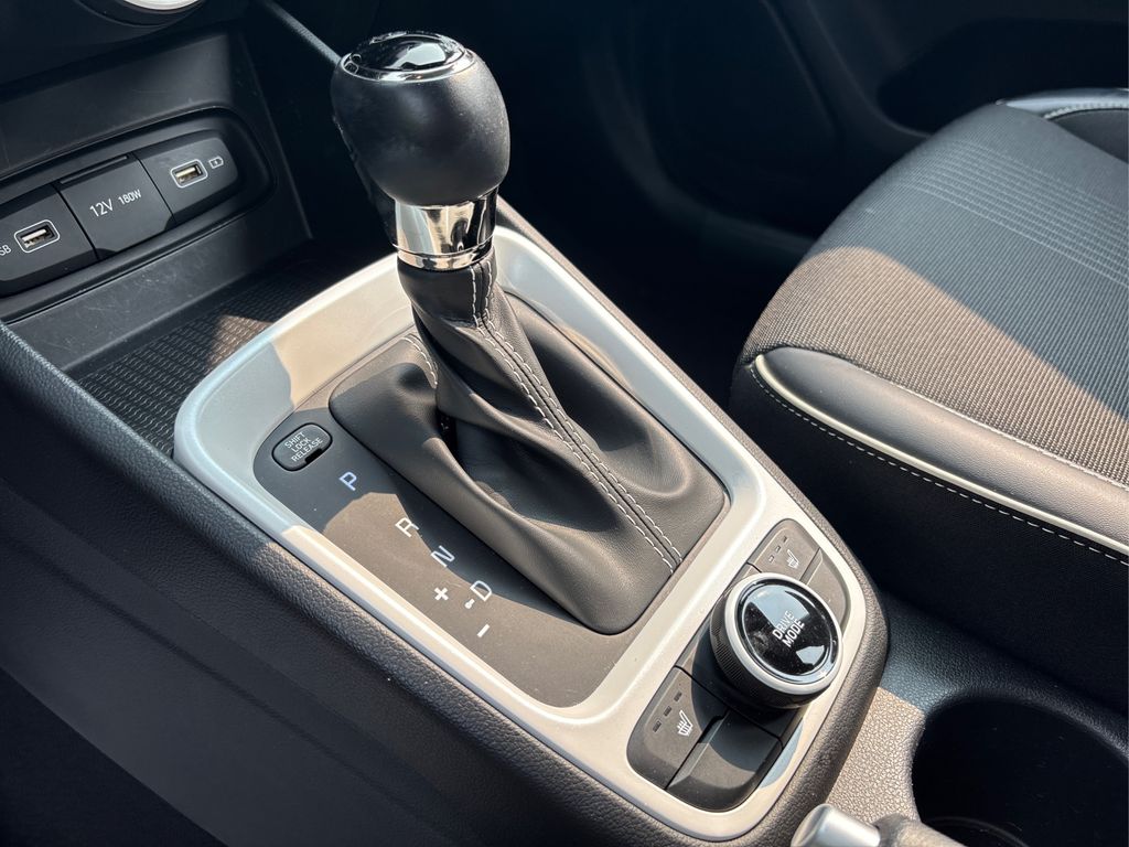 Vehicle image 33 of 35