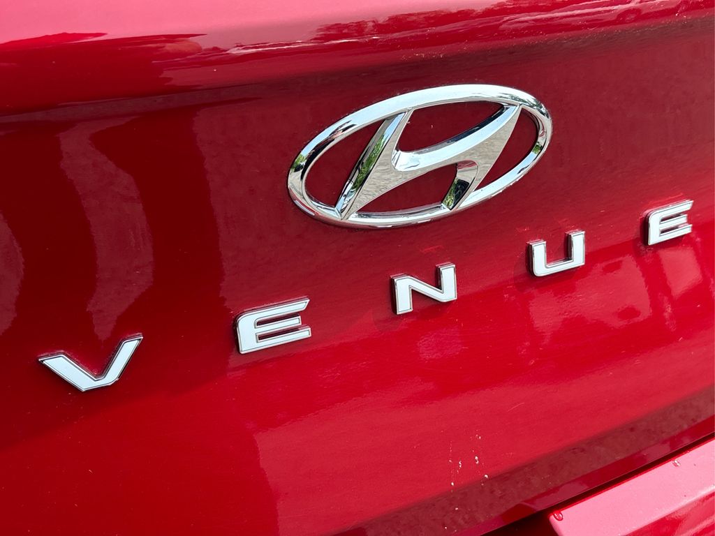 Vehicle image 21 of 35
