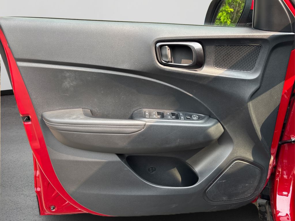 Vehicle image 17 of 35