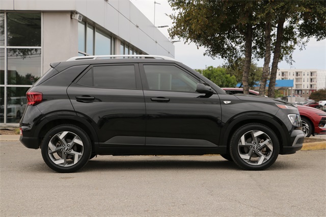 2022 Hyundai Venue SEL Image 4 of 26